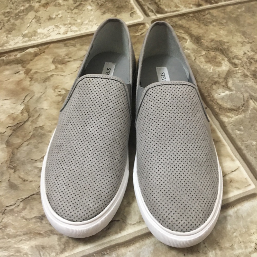 ⭐️Steve Madden Slip-On ⭐️